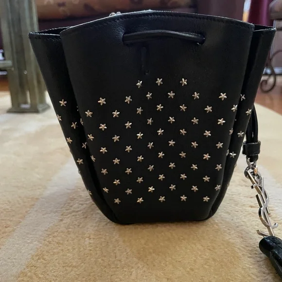 Saint Laurent small Emanuelle crossbody bucket bag - Picture 9 of 13